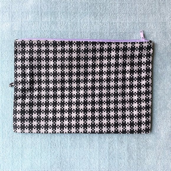 NWOT Baggu Go Pouch Large - Black & White Pixel Gingham - Picture 1 of 5